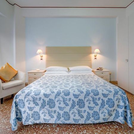 Hotel Carlton Beach Ρίμινι Εξωτερικό φωτογραφία