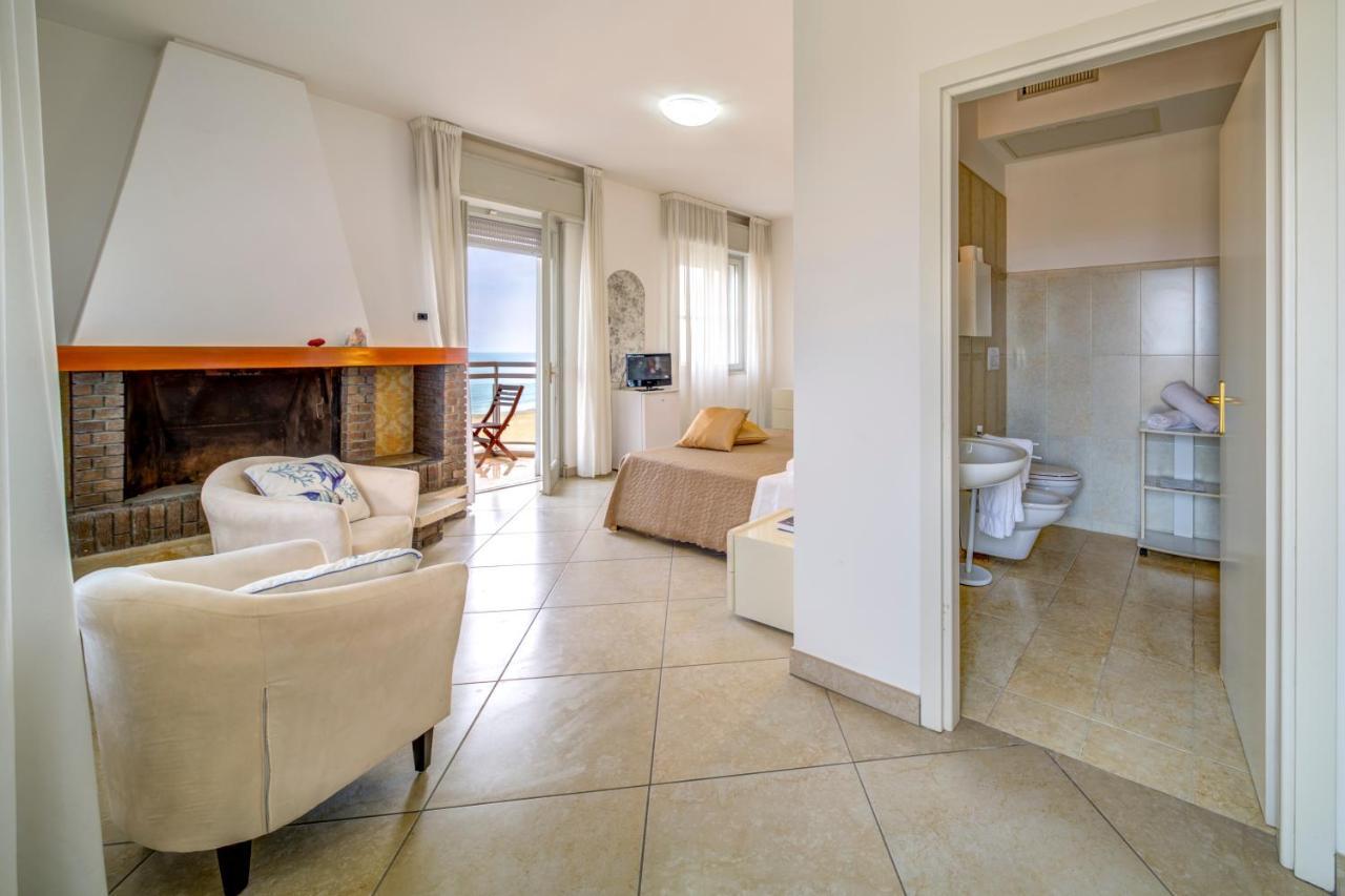 Hotel Carlton Beach Ρίμινι Εξωτερικό φωτογραφία