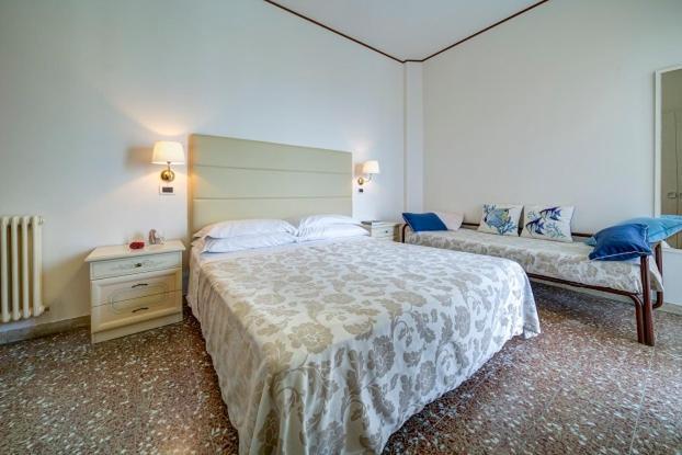 Hotel Carlton Beach Ρίμινι Εξωτερικό φωτογραφία