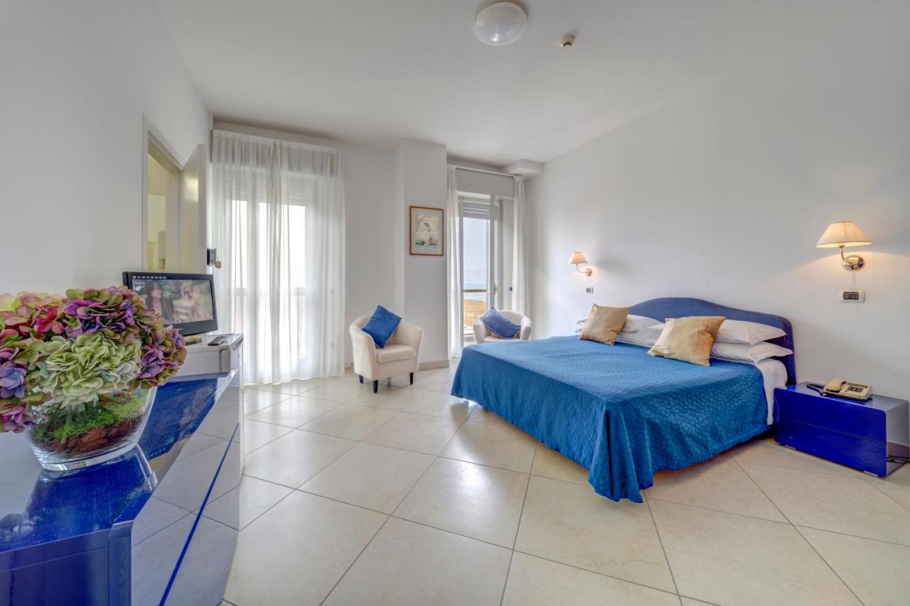 Hotel Carlton Beach Ρίμινι Εξωτερικό φωτογραφία