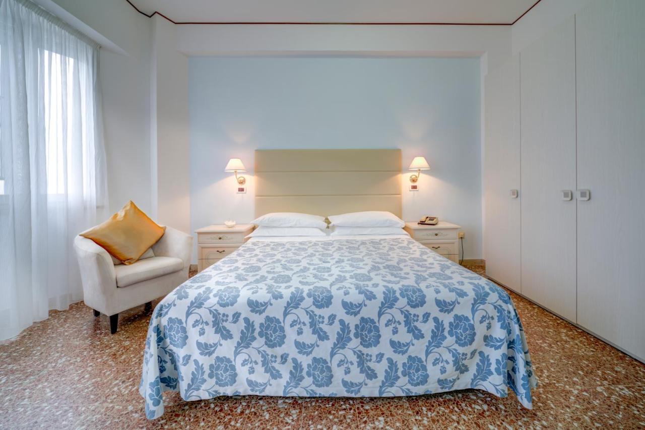 Hotel Carlton Beach Ρίμινι Εξωτερικό φωτογραφία
