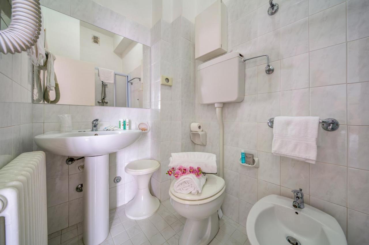 Hotel Carlton Beach Ρίμινι Εξωτερικό φωτογραφία