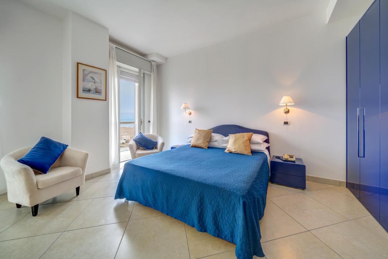 Hotel Carlton Beach Ρίμινι Εξωτερικό φωτογραφία