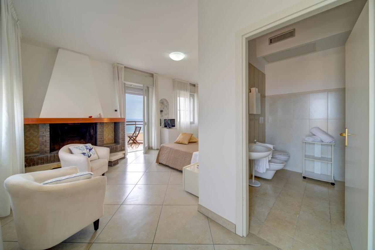 Hotel Carlton Beach Ρίμινι Εξωτερικό φωτογραφία