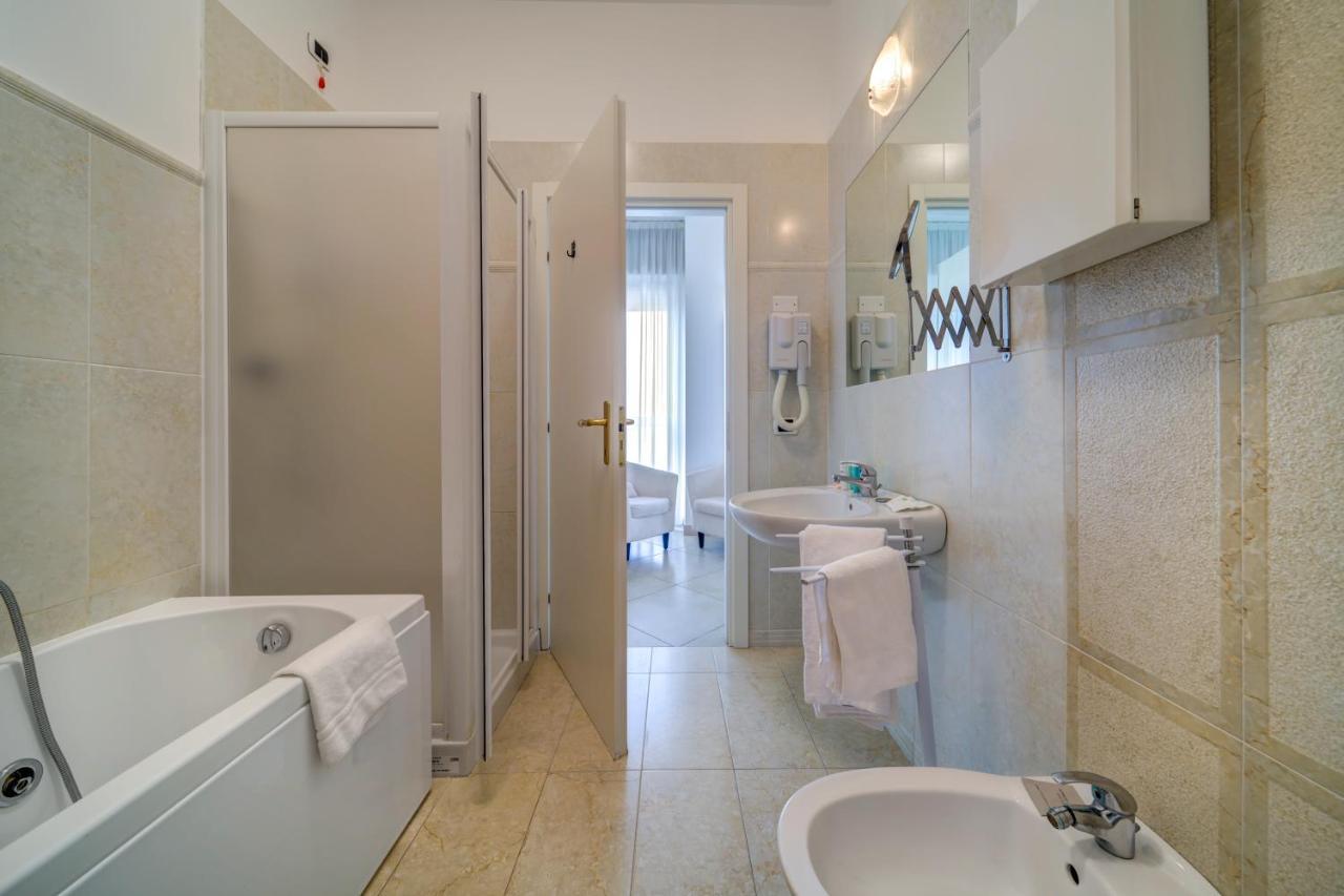 Hotel Carlton Beach Ρίμινι Εξωτερικό φωτογραφία