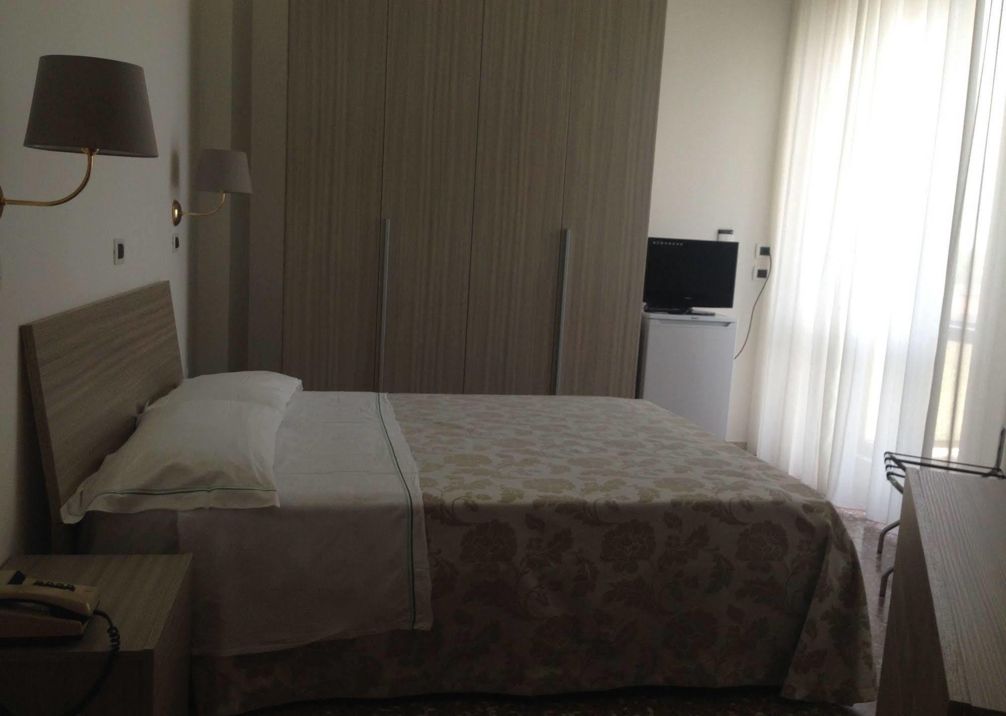Hotel Carlton Beach Ρίμινι Εξωτερικό φωτογραφία