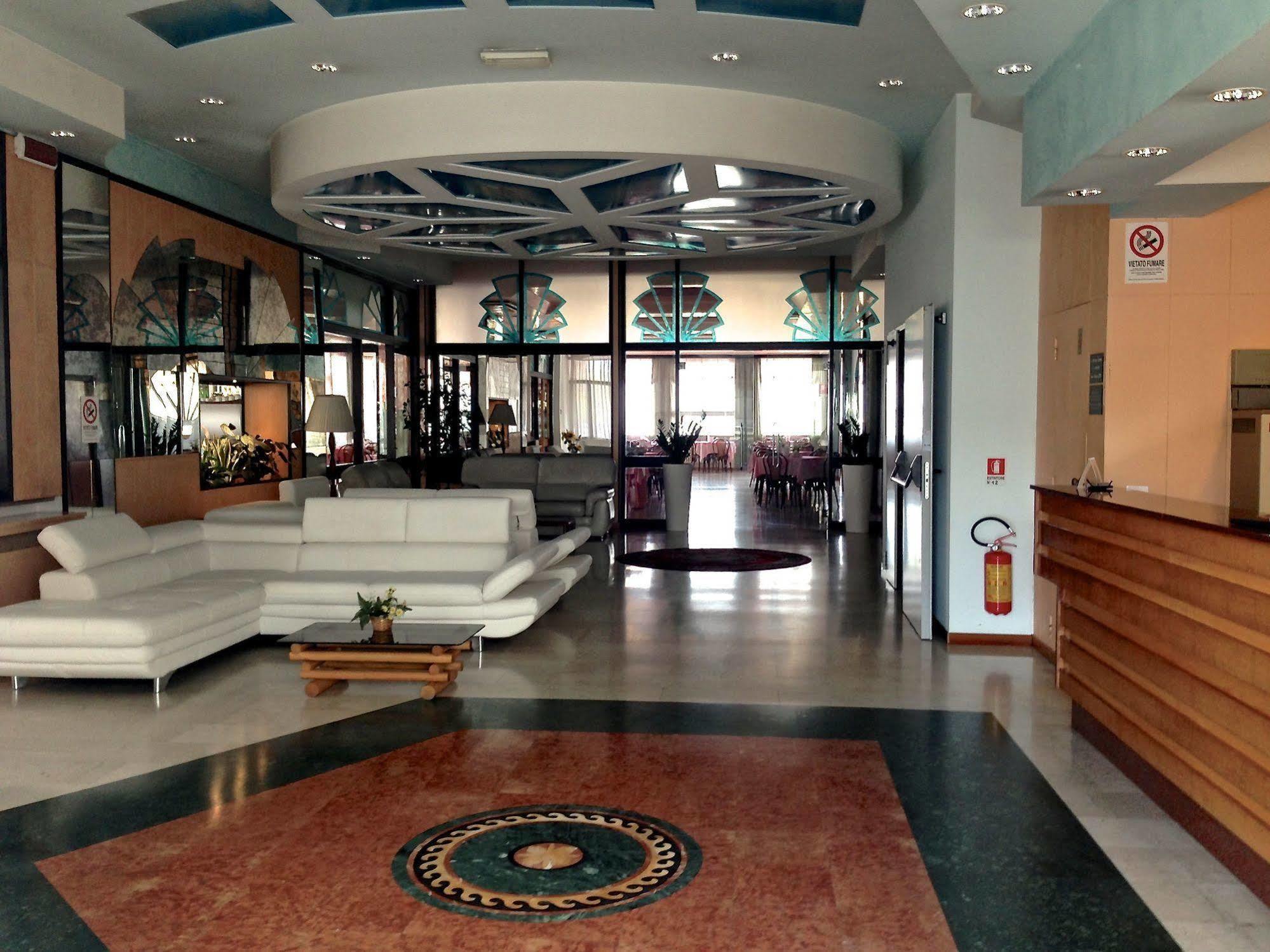 Hotel Carlton Beach Ρίμινι Εξωτερικό φωτογραφία