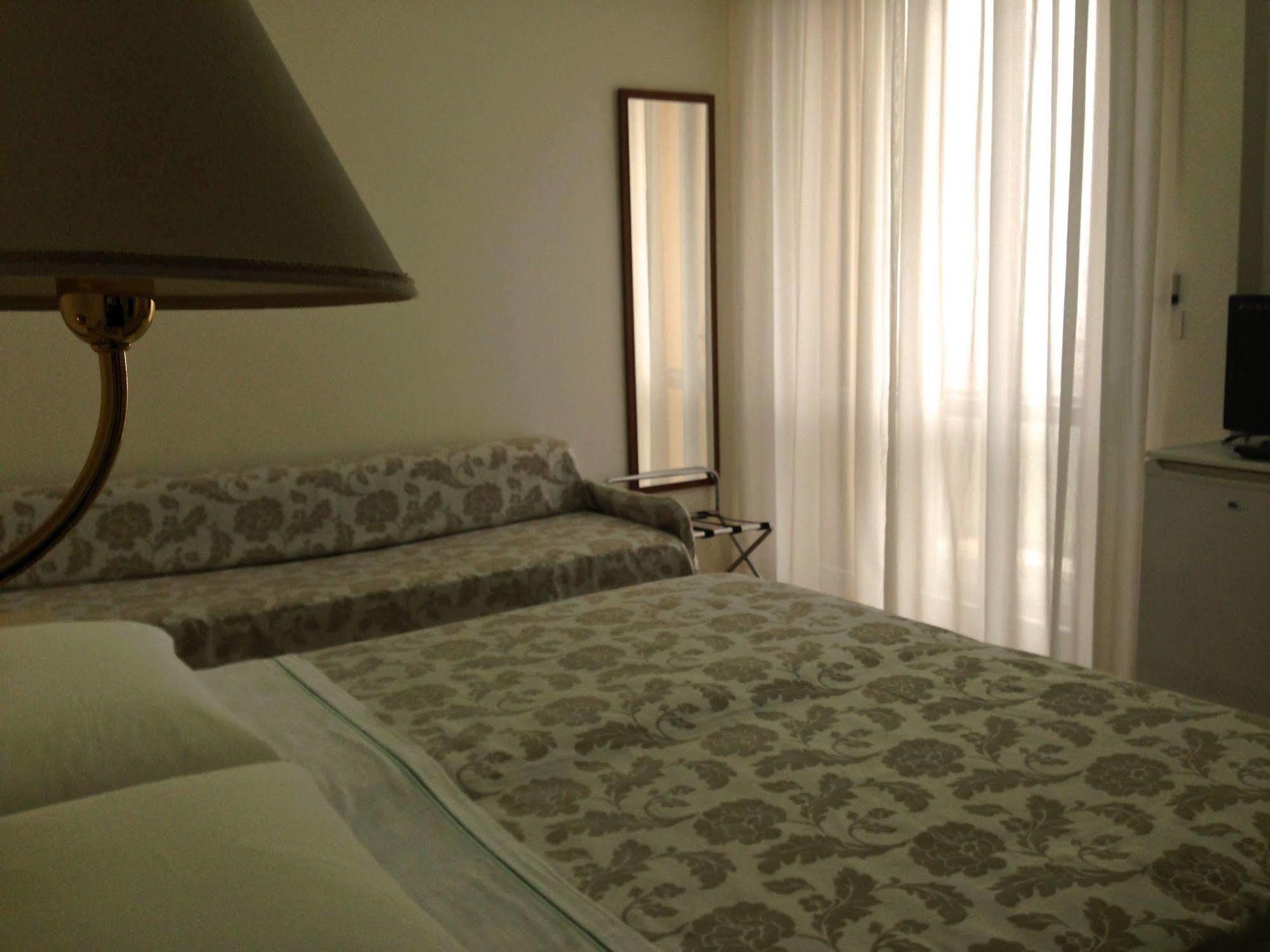 Hotel Carlton Beach Ρίμινι Εξωτερικό φωτογραφία